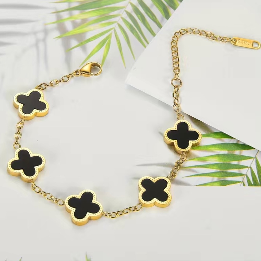 Magnetic Clover Bracelet